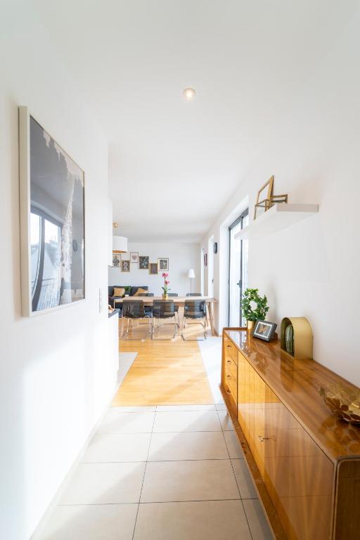 A kitchen or kitchenette at easy flat Margareten Apartments