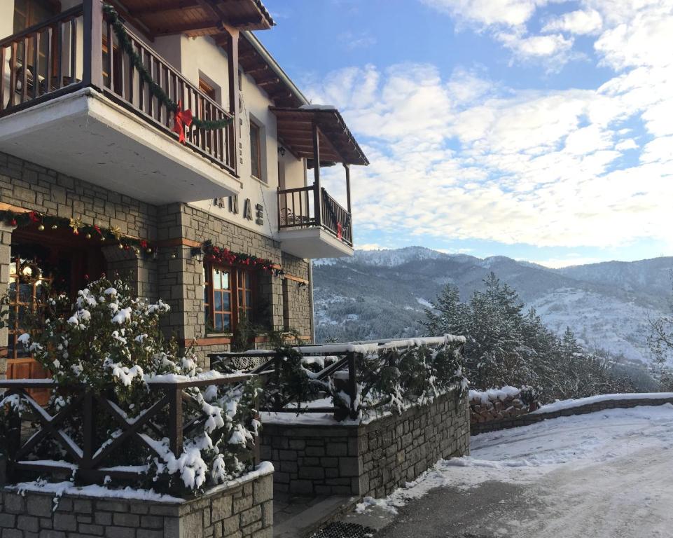 Nespecifikovaný výhled na hory nebo výhled na hory při pohledu z hotelu