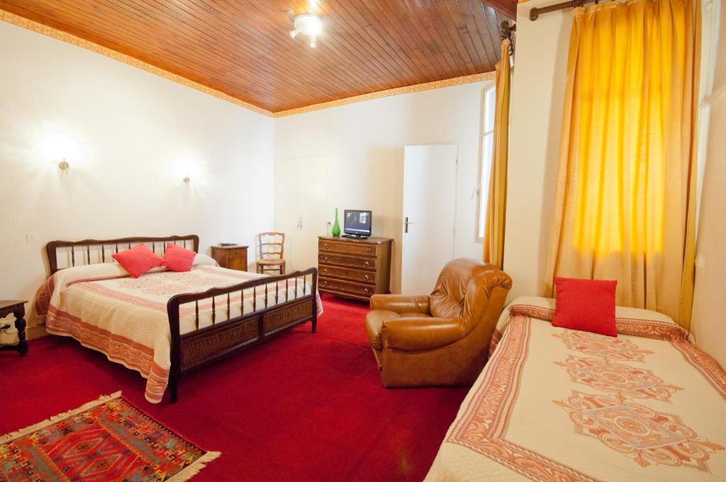 Кровать или кровати в номере Hôtel Saint Vincent