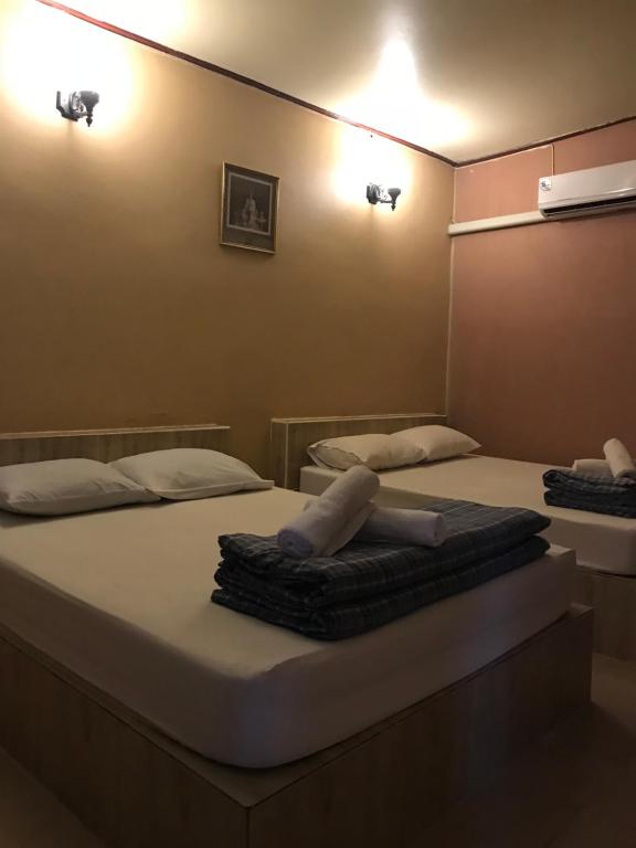 Postel nebo postele na pokoji v ubytování Baan Aomsin