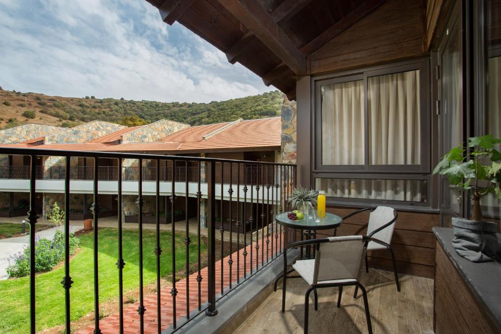 Nespecifikovaný výhled na hory nebo výhled na hory při pohledu z hotelu