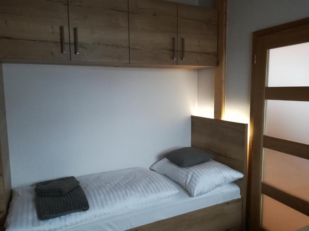 Postel nebo postele na pokoji v ubytování Apartmány U Holubů
