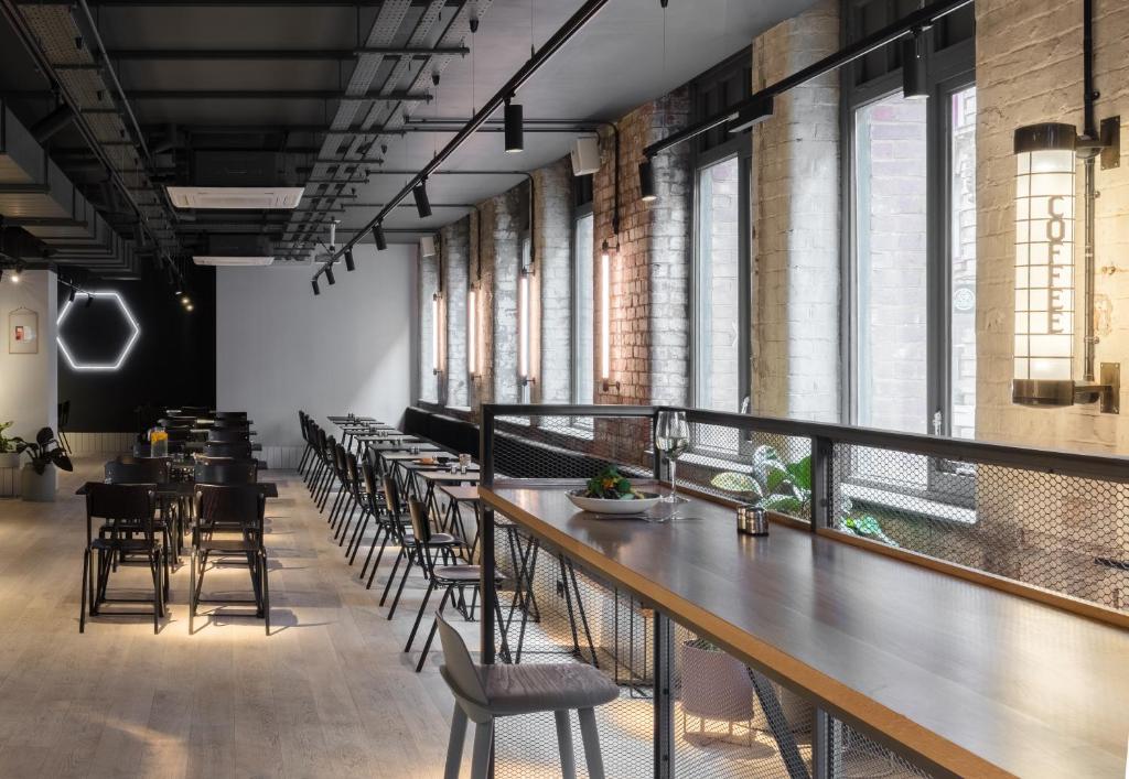 Whitworth Locke - Resim 7