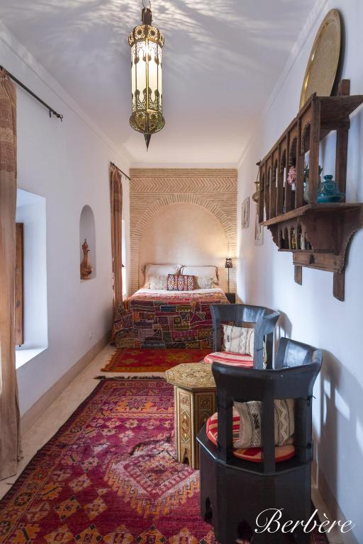 Postel nebo postele na pokoji v ubytování Riad El Maktoub