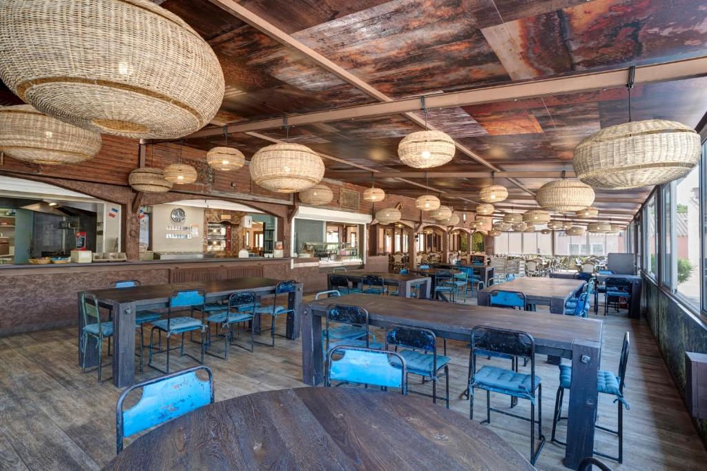 Restaurace v ubytování Parc Saint James Oasis Village