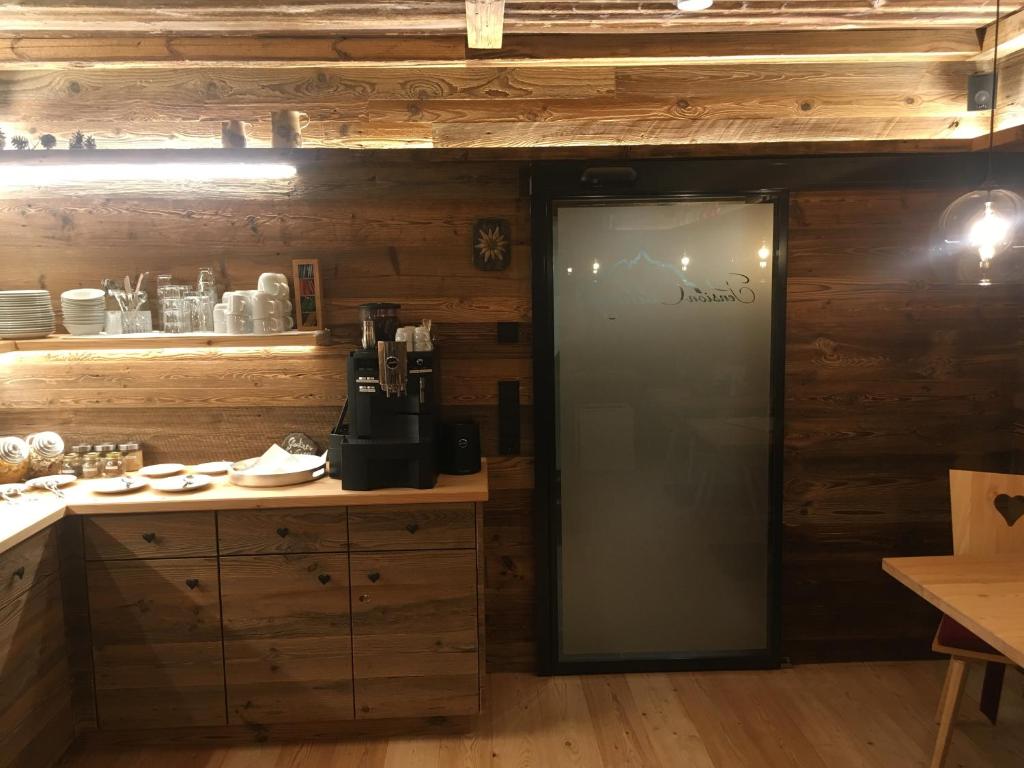 Kuchyň nebo kuchyňský kout v ubytování Pension und Apartment Edelweiß