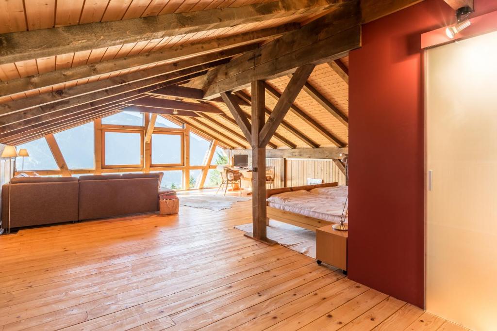 Postel nebo postele na pokoji v ubytování LAAX Homes - Panorama Salums