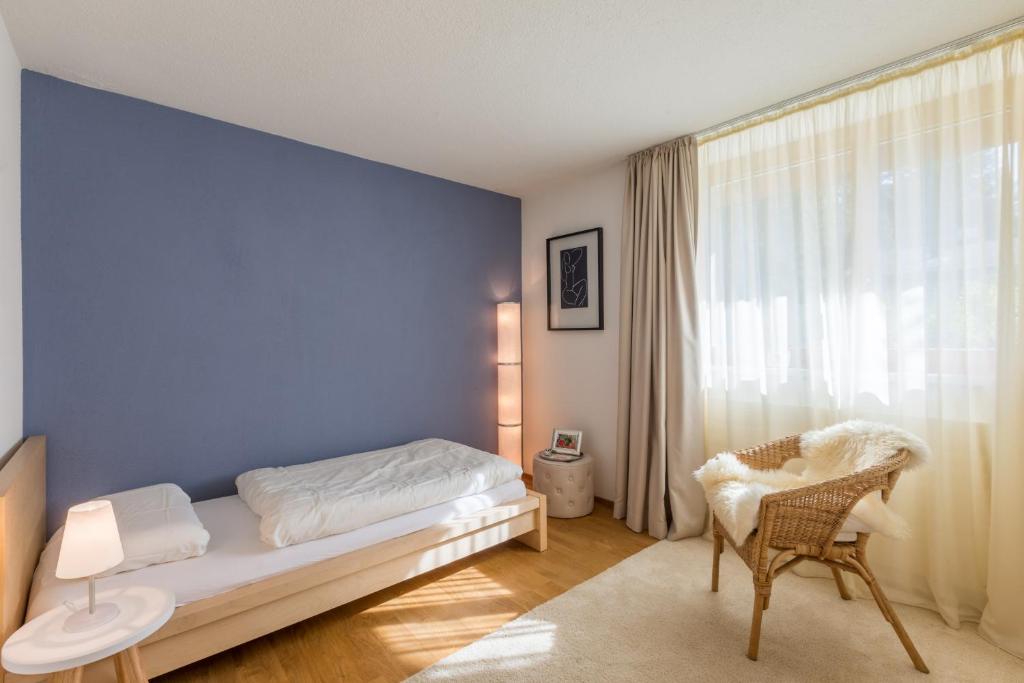 Postel nebo postele na pokoji v ubytování LAAX Homes - Panorama Salums
