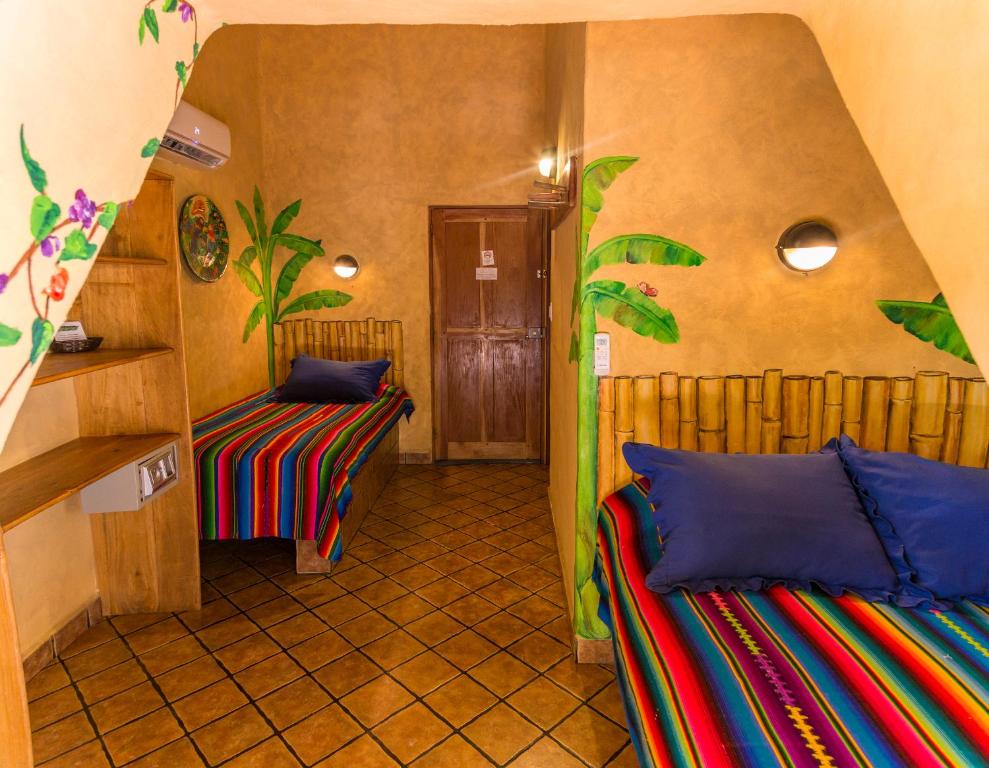 Postel nebo postele na pokoji v ubytování El Sano Banano Beachside Hotel