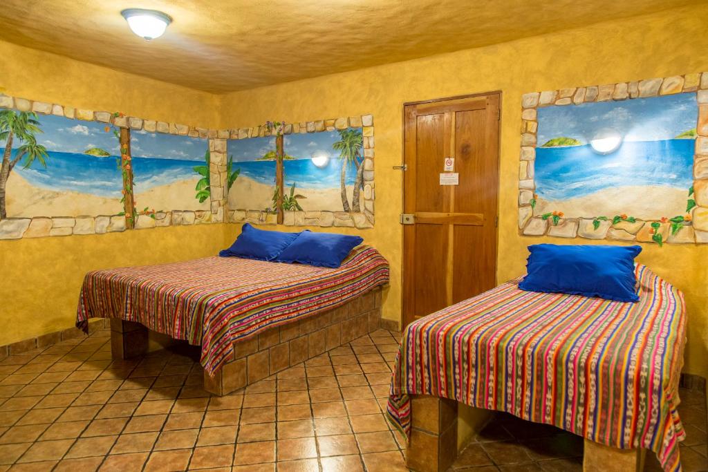 Postel nebo postele na pokoji v ubytování El Sano Banano Beachside Hotel