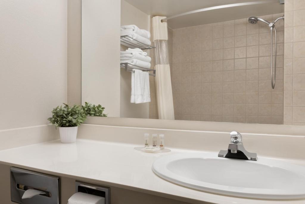 Days Inn by Wyndham Ottawa Airport - Resim 13