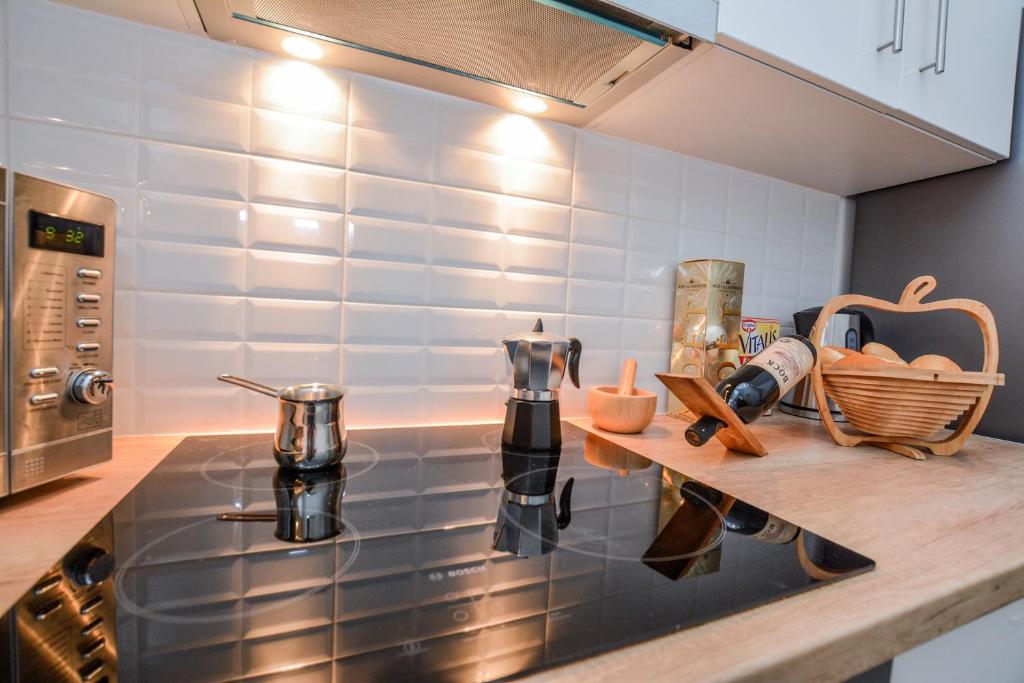Kuchyňa alebo kuchynka v ubytovaní Timeless Apartment with FREE Private PARKING