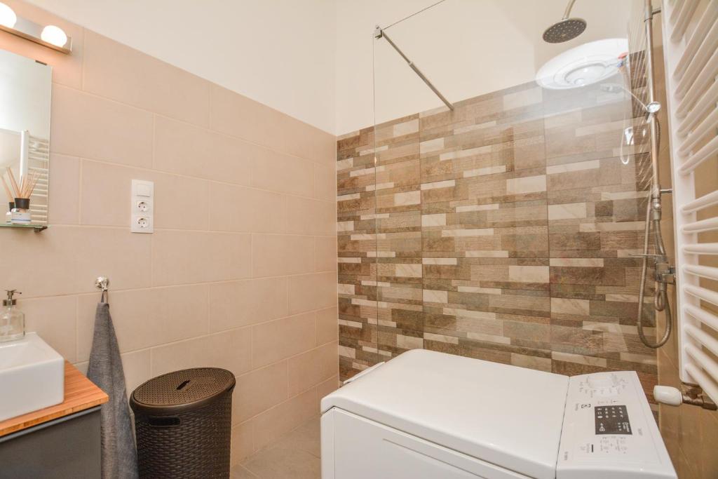 Kúpeľňa v ubytovaní Timeless Apartment with FREE Private PARKING