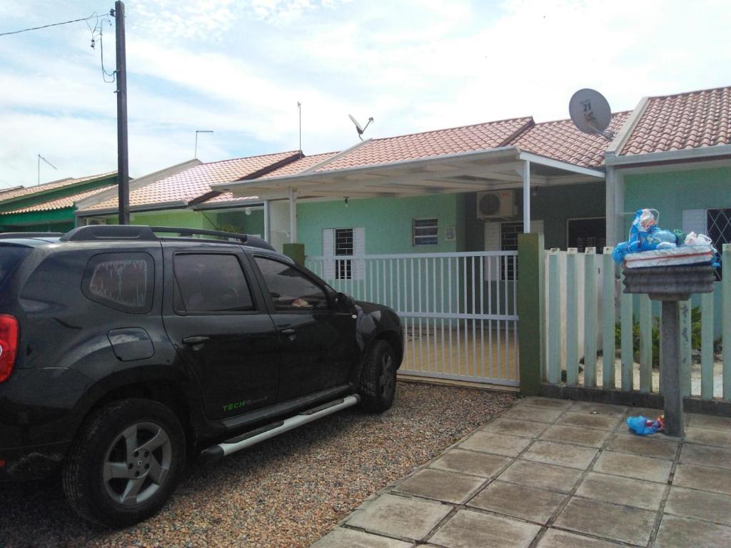  Casa Guaratuba 3 quadras da praia.