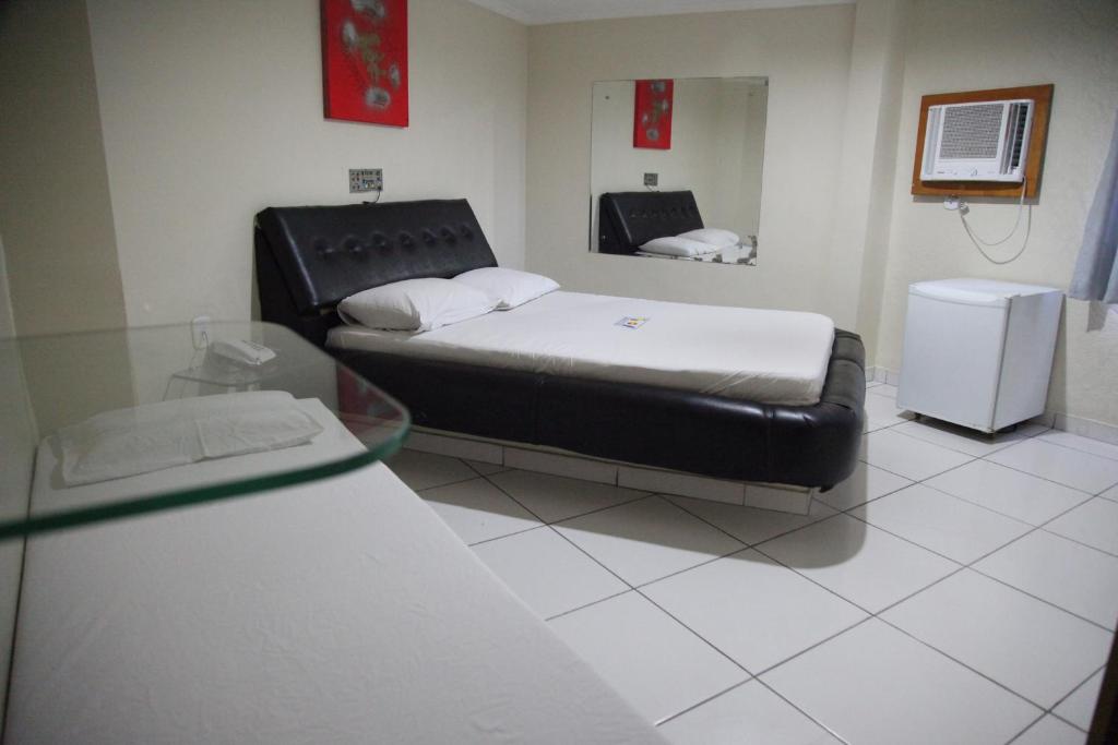 Postel nebo postele na pokoji v ubytování Hotel Pirâmide Rodoviária
