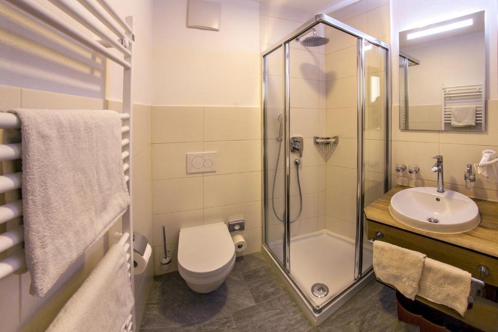 Ein Badezimmer in der Unterkunft Haus Mariandl