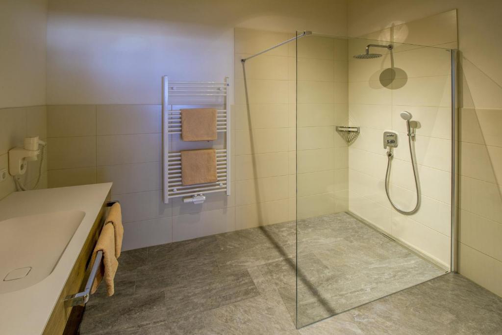 Ein Badezimmer in der Unterkunft Haus Mariandl