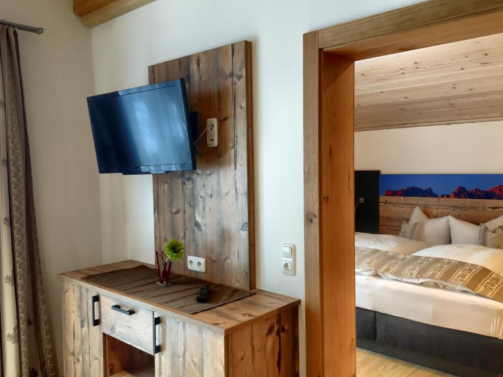 Ein Bett oder Betten in einem Zimmer der Unterkunft Haus Mariandl