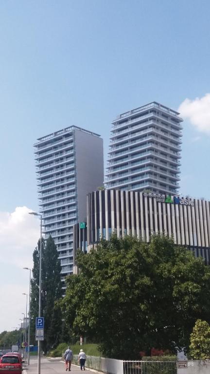 Zdjęcie z galerii obiektu H+ Apartman Letiště Praha w Pradze