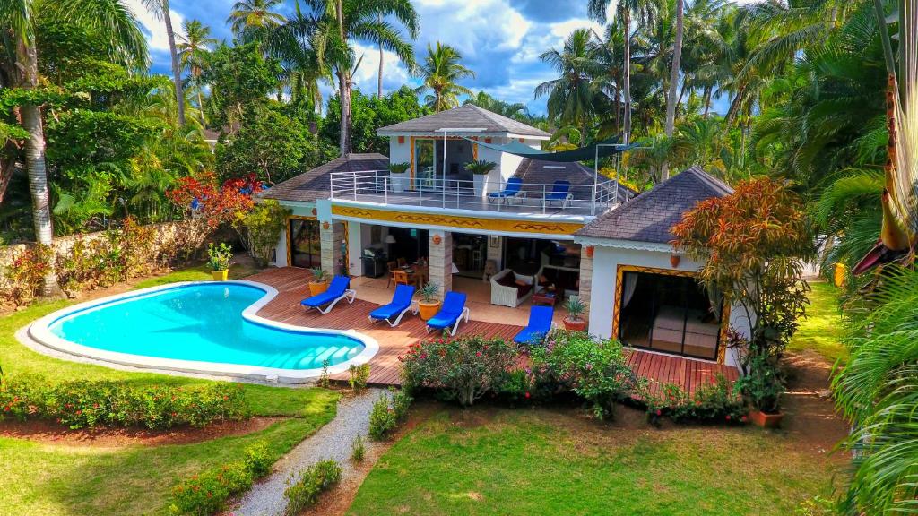 an aerial view of a house with a swimming pool at Casa Inca in Las Terrenas