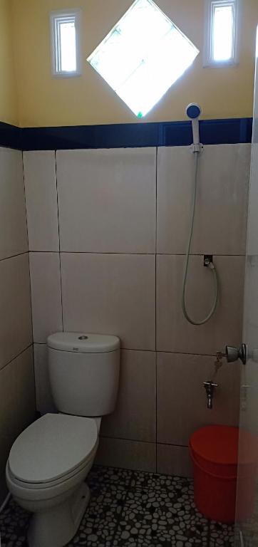Koupelna v ubytování Penginapan Kahan