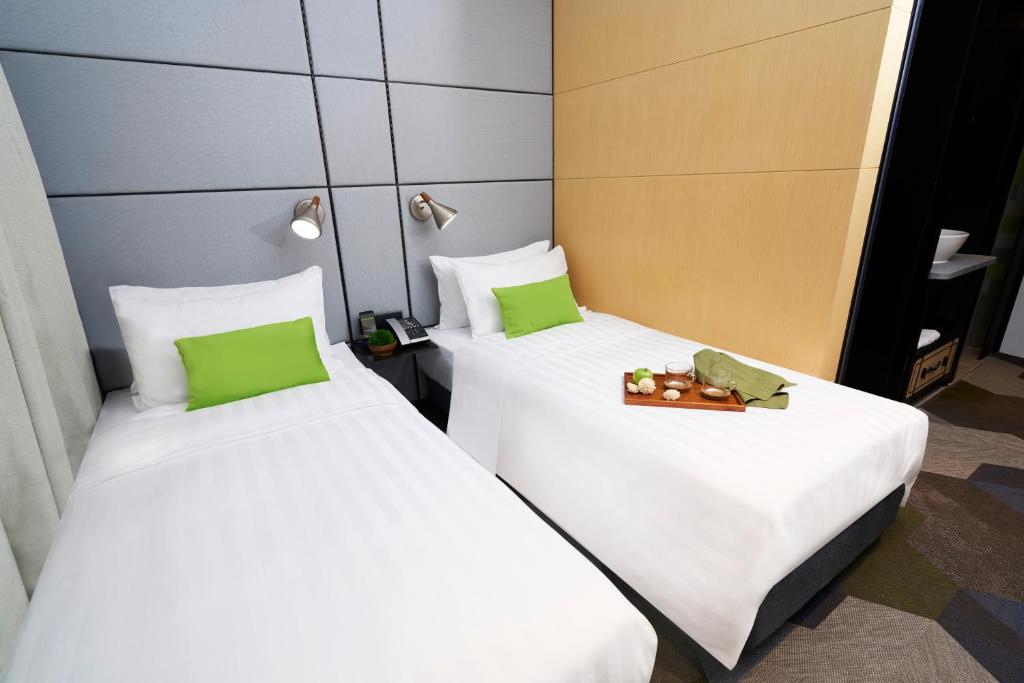 Uma cama ou camas num quarto em Hotel Ease Access Tsuen Wan