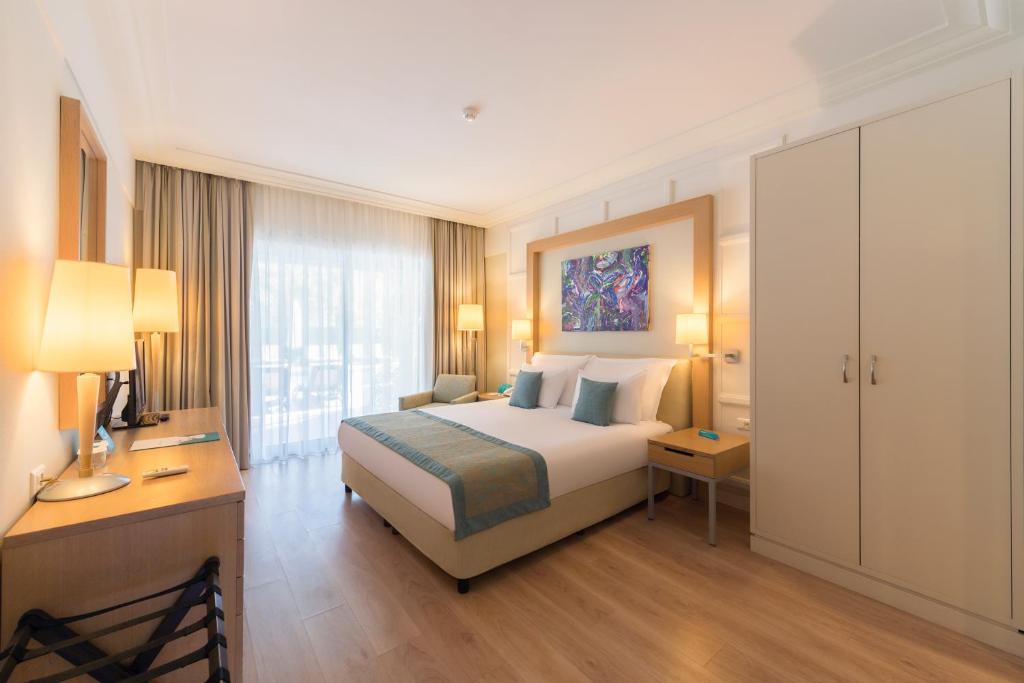 Postel nebo postele na pokoji v ubytování Turquoise Hotel
