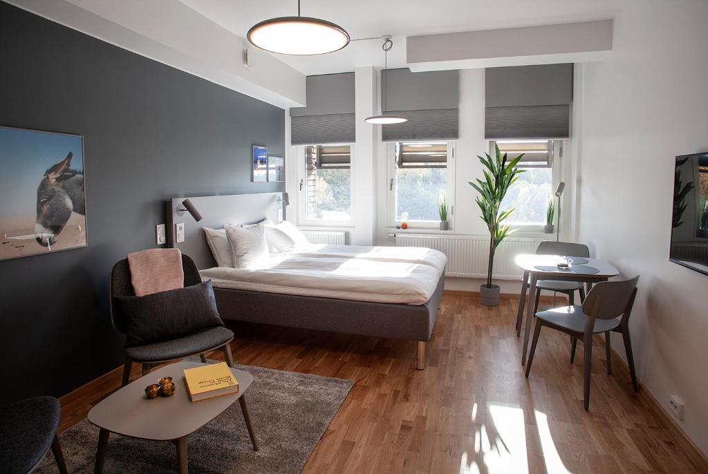 Postel nebo postele na pokoji v ubytování First Hotel The Studio