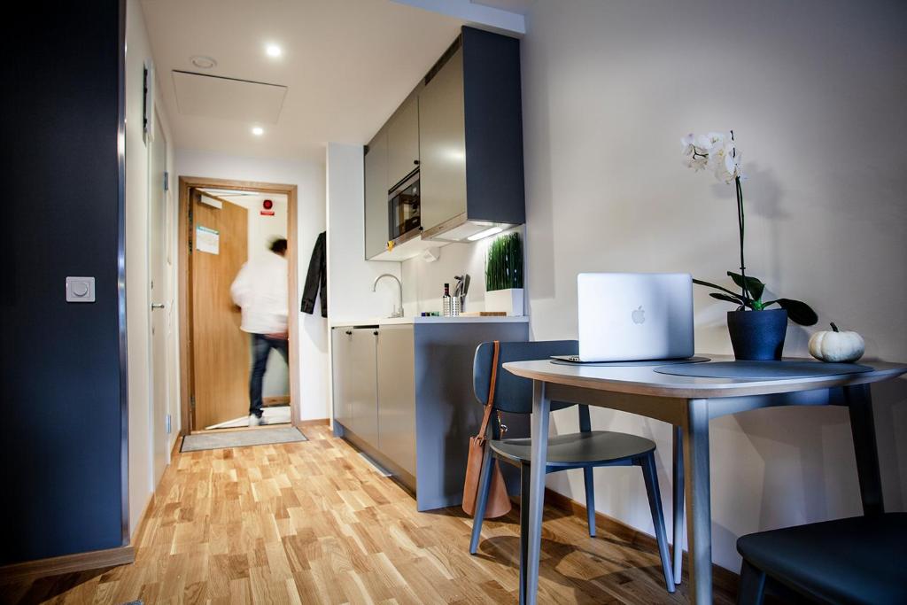 First Hotel The Studio - Resim 22