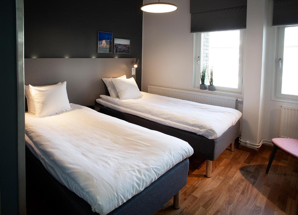 Postel nebo postele na pokoji v ubytování First Hotel The Studio