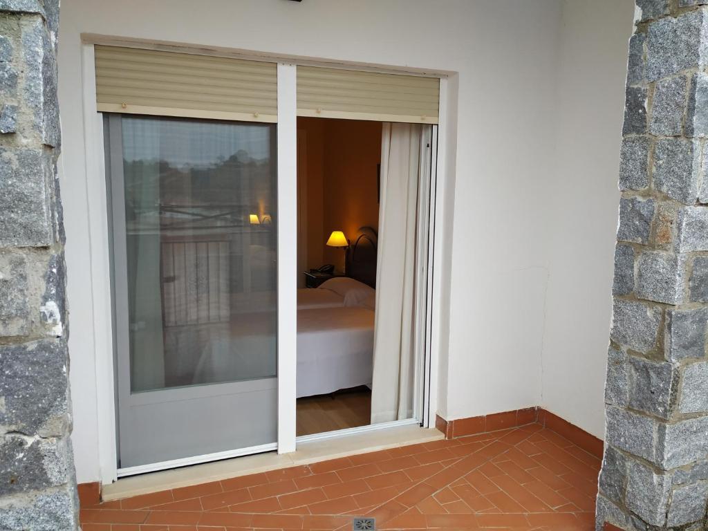 Łóżko lub łóżka w pokoju w obiekcie Hotel Sierra de Andujar