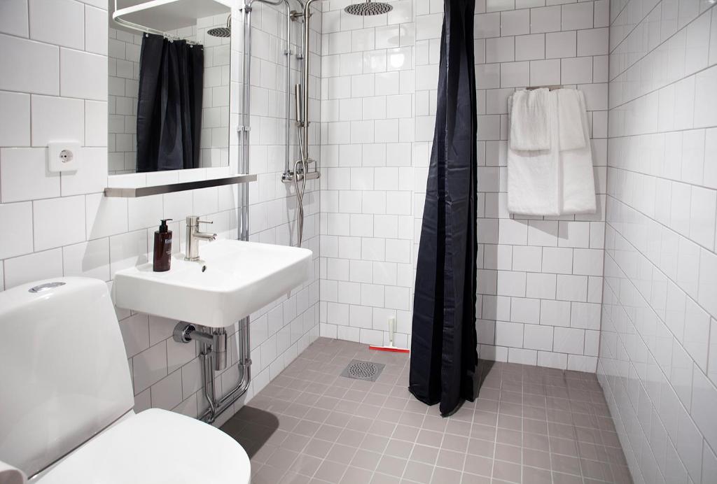 Koupelna v ubytování First Hotel The Studio