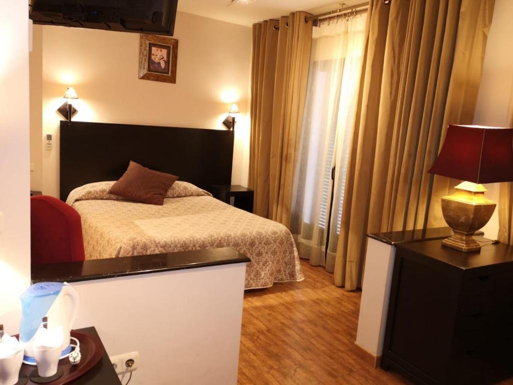 Postel nebo postele na pokoji v ubytování Hostal Tres Soles