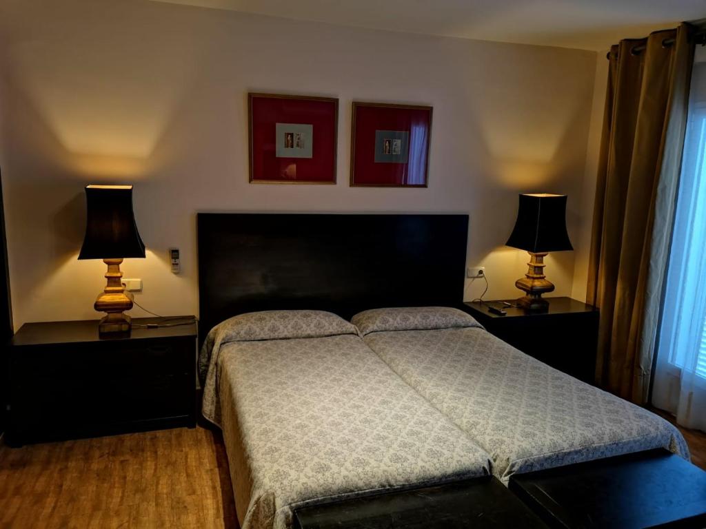 Postel nebo postele na pokoji v ubytování Hostal Tres Soles