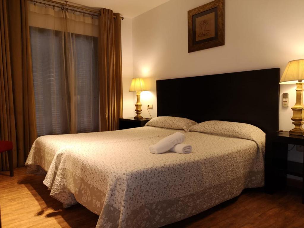 Postel nebo postele na pokoji v ubytování Hostal Tres Soles