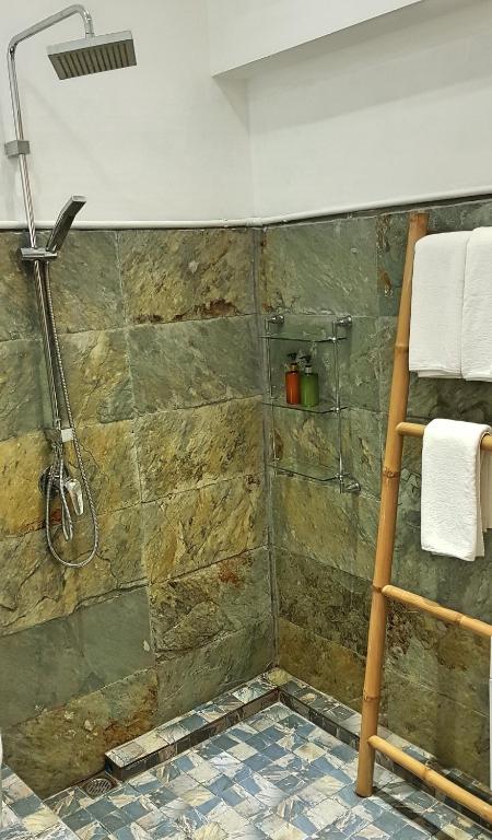 Ein Badezimmer in der Unterkunft Samui Beach Residence Hotel