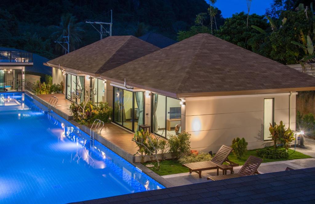Bazén v ubytování Cher​mantra​ Aonang​ Resort & Pool​ Suite nebo v jeho okolí