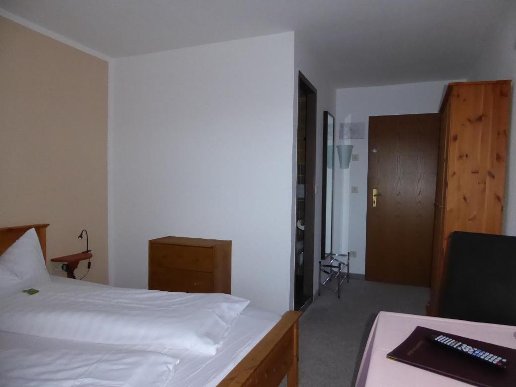 Postel nebo postele na pokoji v ubytování Hotel Garni Post
