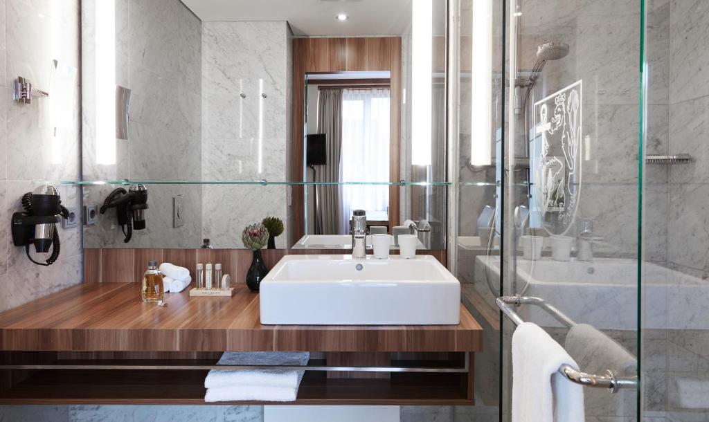 Living Hotel Düsseldorf - Resim 17