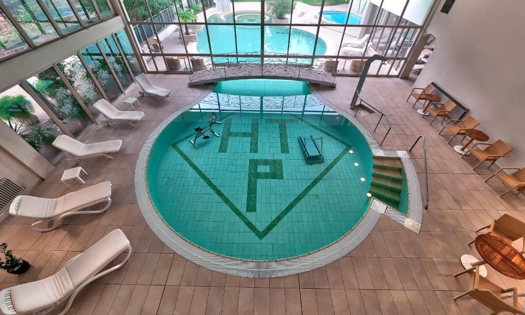 Bazén v ubytování Hotel Terme Patria nebo v jeho okolí