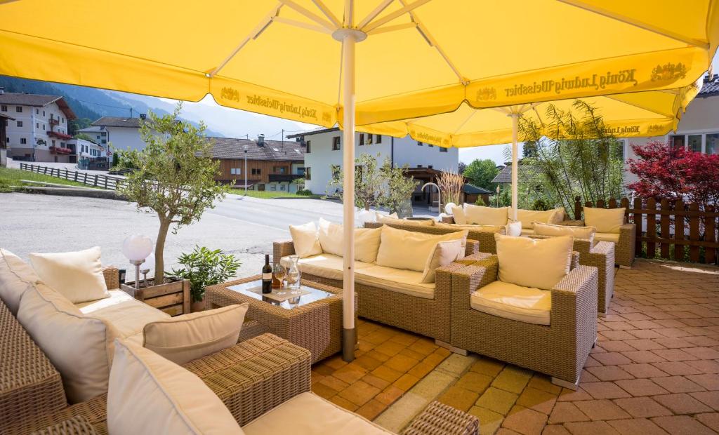 Posezení v ubytování Das Sonnleiten Ski- und Motorradhotel Bruck im Zillertal