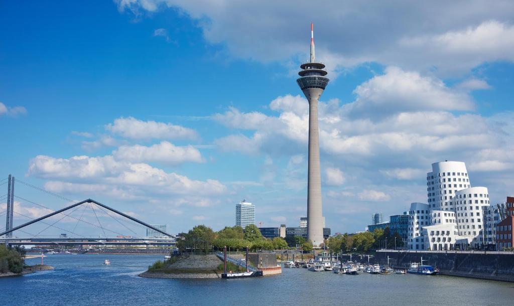 Living Hotel Düsseldorf - Resim 32