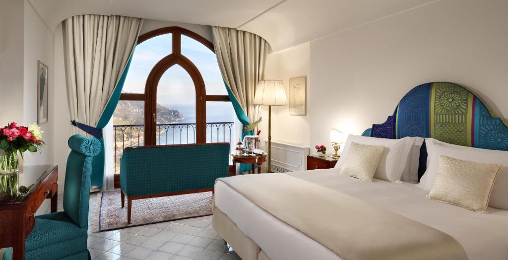 Postel nebo postele na pokoji v ubytování Palazzo Avino