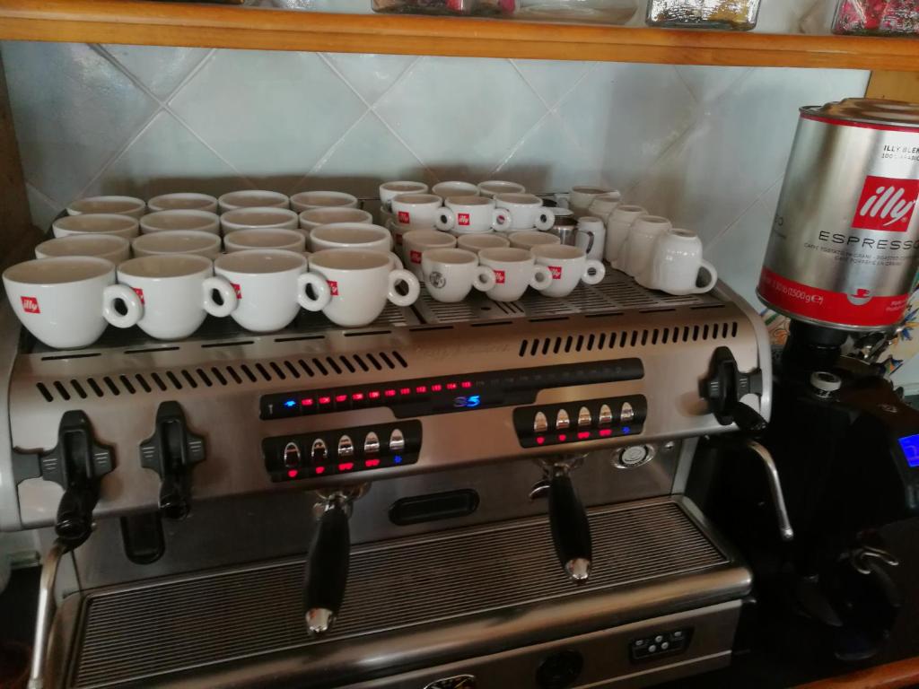 Příslušenství pro přípravu čaje a kávy v ubytování Hotel pizzeria Belmonte