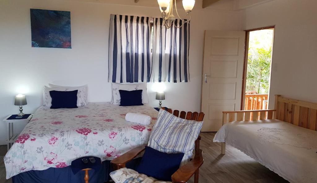 Postel nebo postele na pokoji v ubytování Hoylake Inn