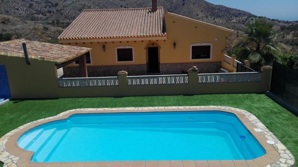 Bazén v ubytování Cortijo Rural Los Gonzalez nebo v jeho okolí