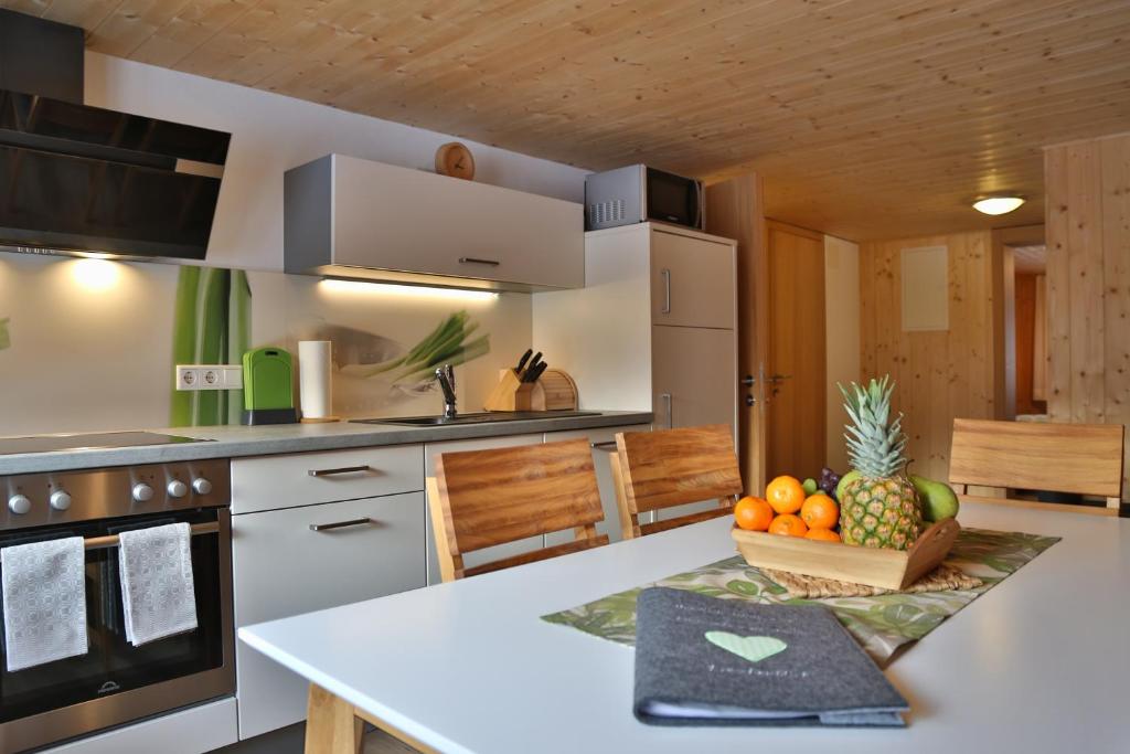 Kuchyň nebo kuchyňský kout v ubytování Apartments Hänsler