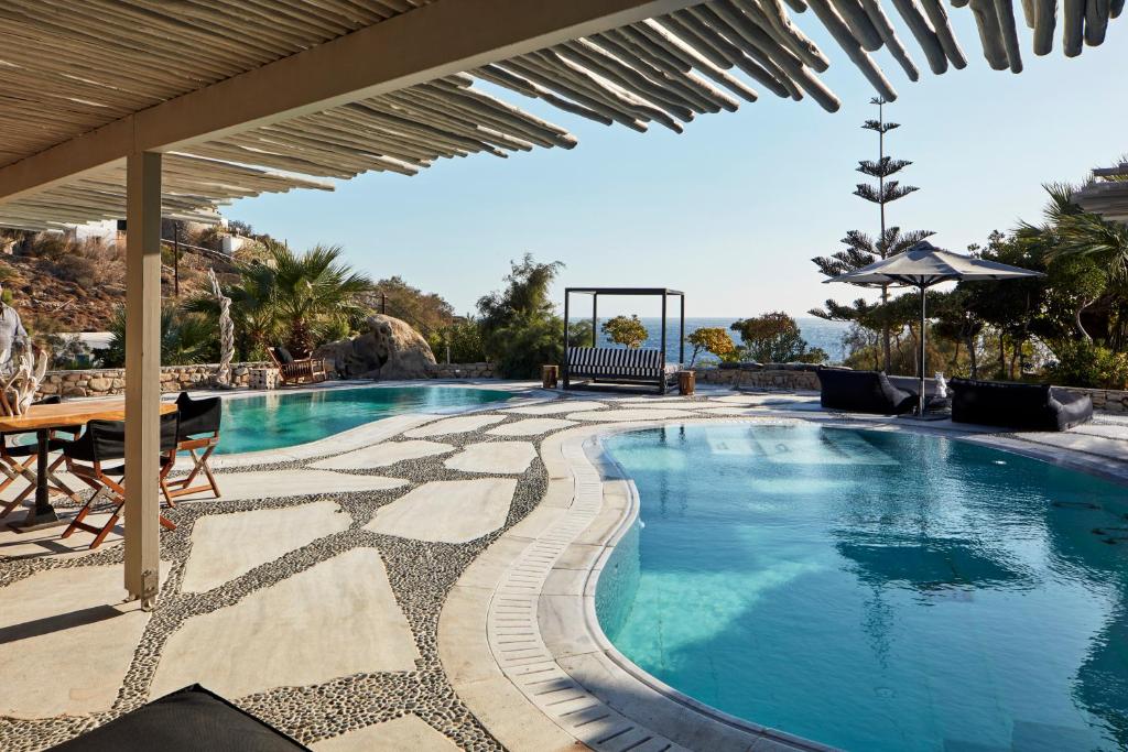 Bazén v ubytování Myconian Imperial - Leading Hotels of the World nebo v jeho okolí