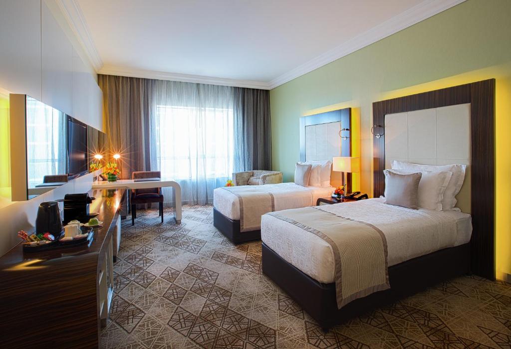 Postel nebo postele na pokoji v ubytování Elite Byblos Hotel