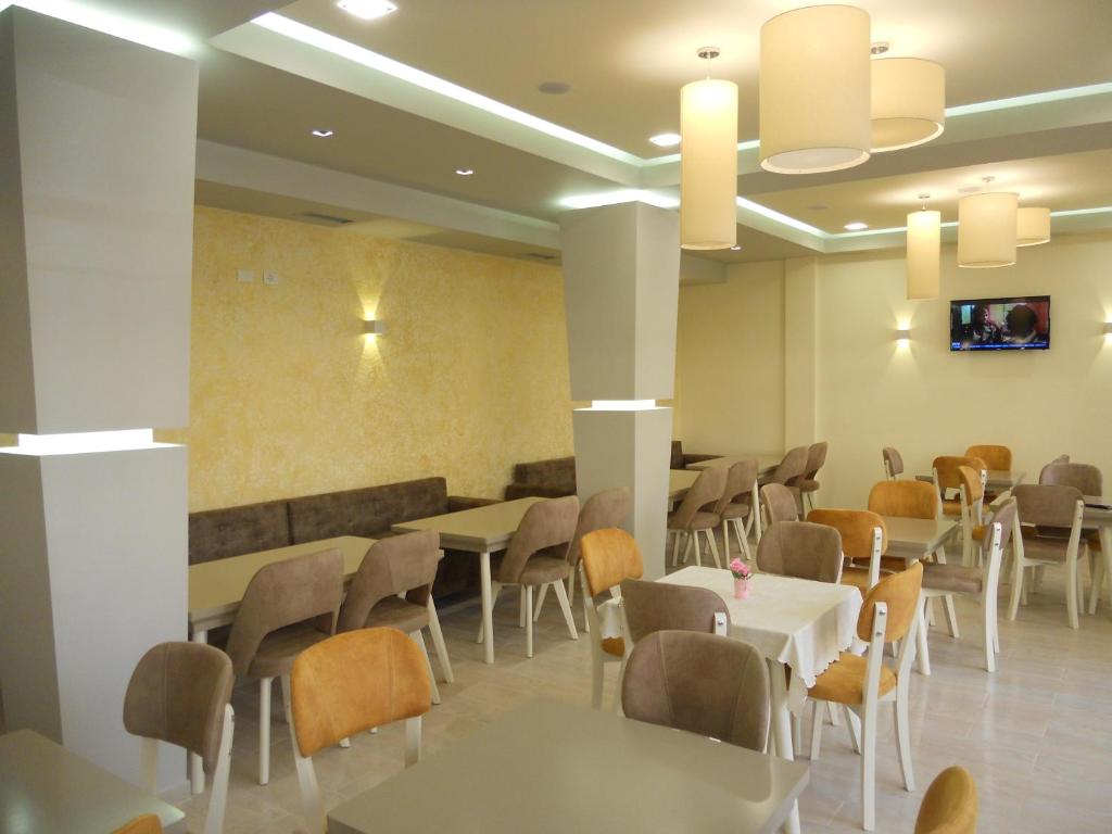 TV a/nebo společenská místnost v ubytování Onorato Hotel